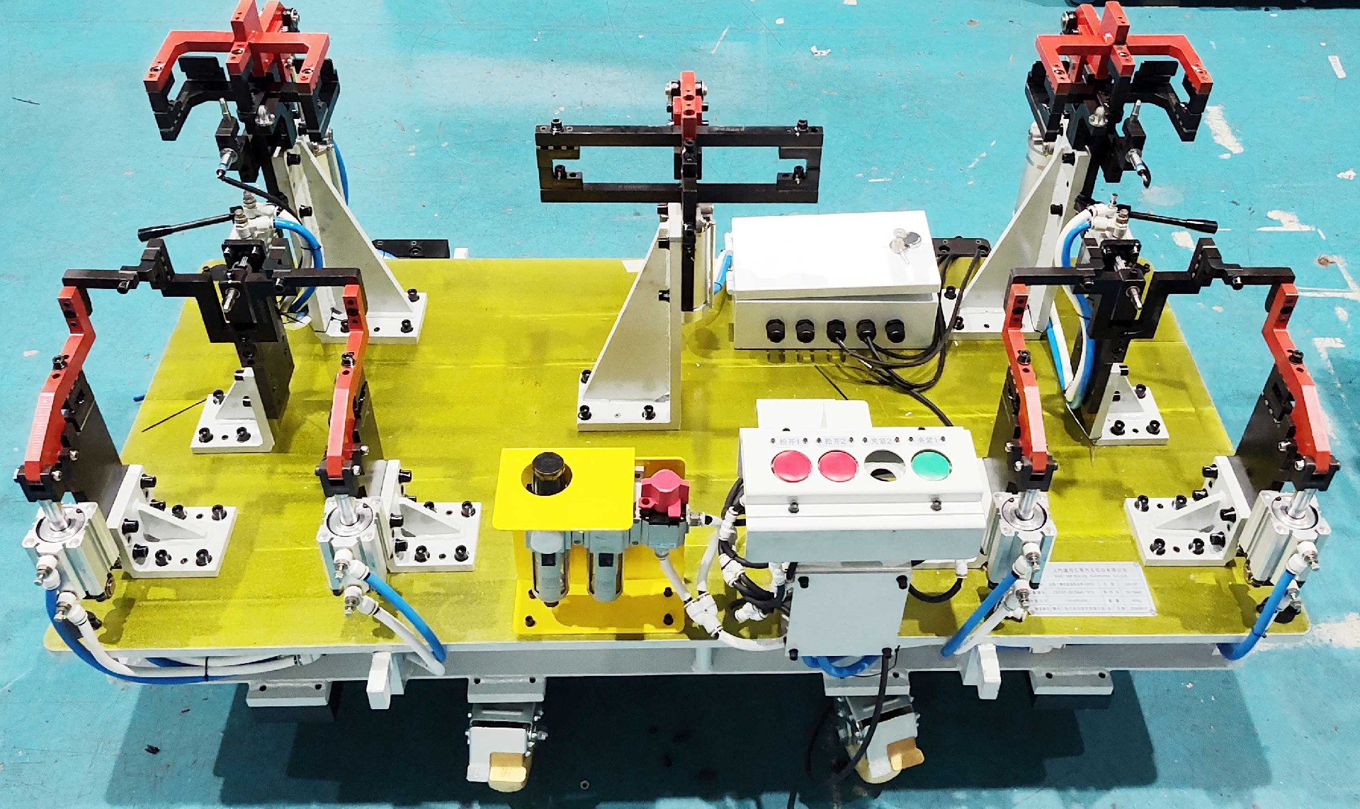工装夹具，是指在汽车、机械等生产制造过程中用于夹持、定位和固定工件的工艺装备，最常用的便是工装焊接夹具