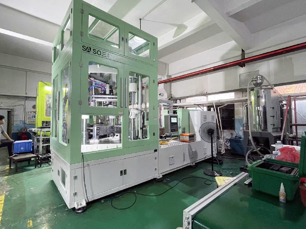 一出二腔模具_运动水杯_三松三工位注拉吹